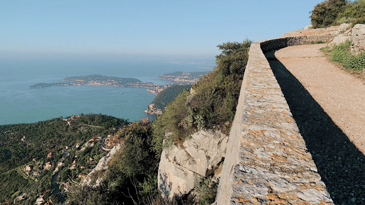 https://mdw-travel-data-us-east-1.s3.amazonaws.com/img/country/France/Corniche-Inferieure/img_00.jpg