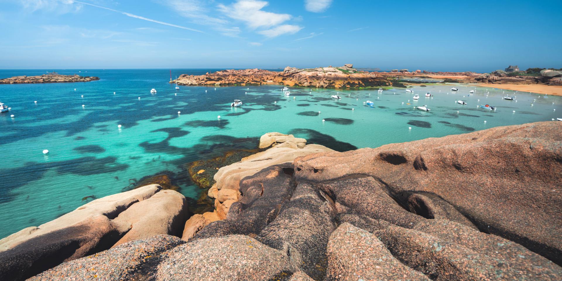 https://mdw-travel-data-us-east-1.s3.amazonaws.com/img/country/France/Cote-de-Granit-Rose/img_01.jpg