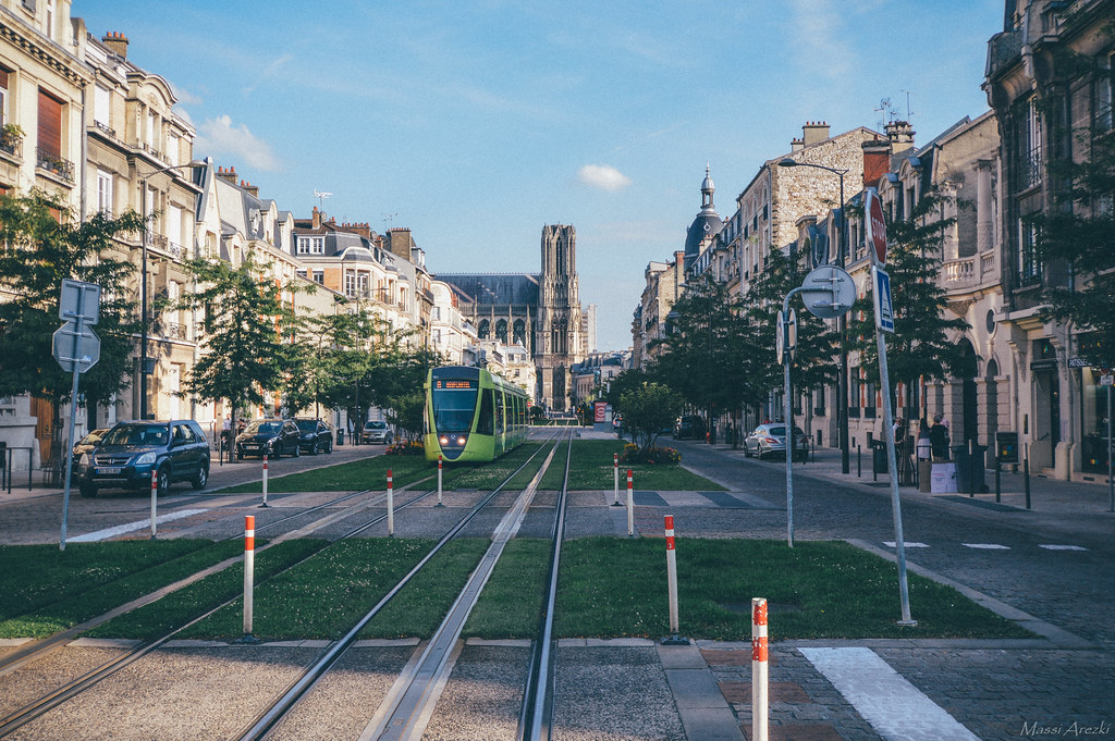https://mdw-travel-data-us-east-1.s3.amazonaws.com/img/country/France/Cours-Jean-Baptiste-Langlet/img_01.jpg