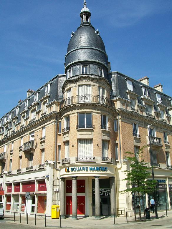 https://mdw-travel-data-us-east-1.s3.amazonaws.com/img/country/France/Cours-Jean-Baptiste-Langlet/img_02.jpg