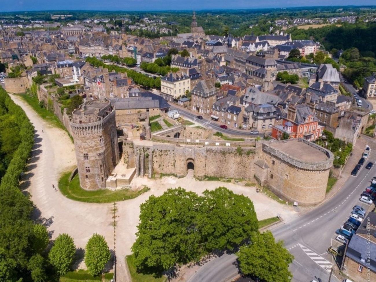 https://mdw-travel-data-us-east-1.s3.amazonaws.com/img/country/France/Dinan-Castle/img_00.jpg