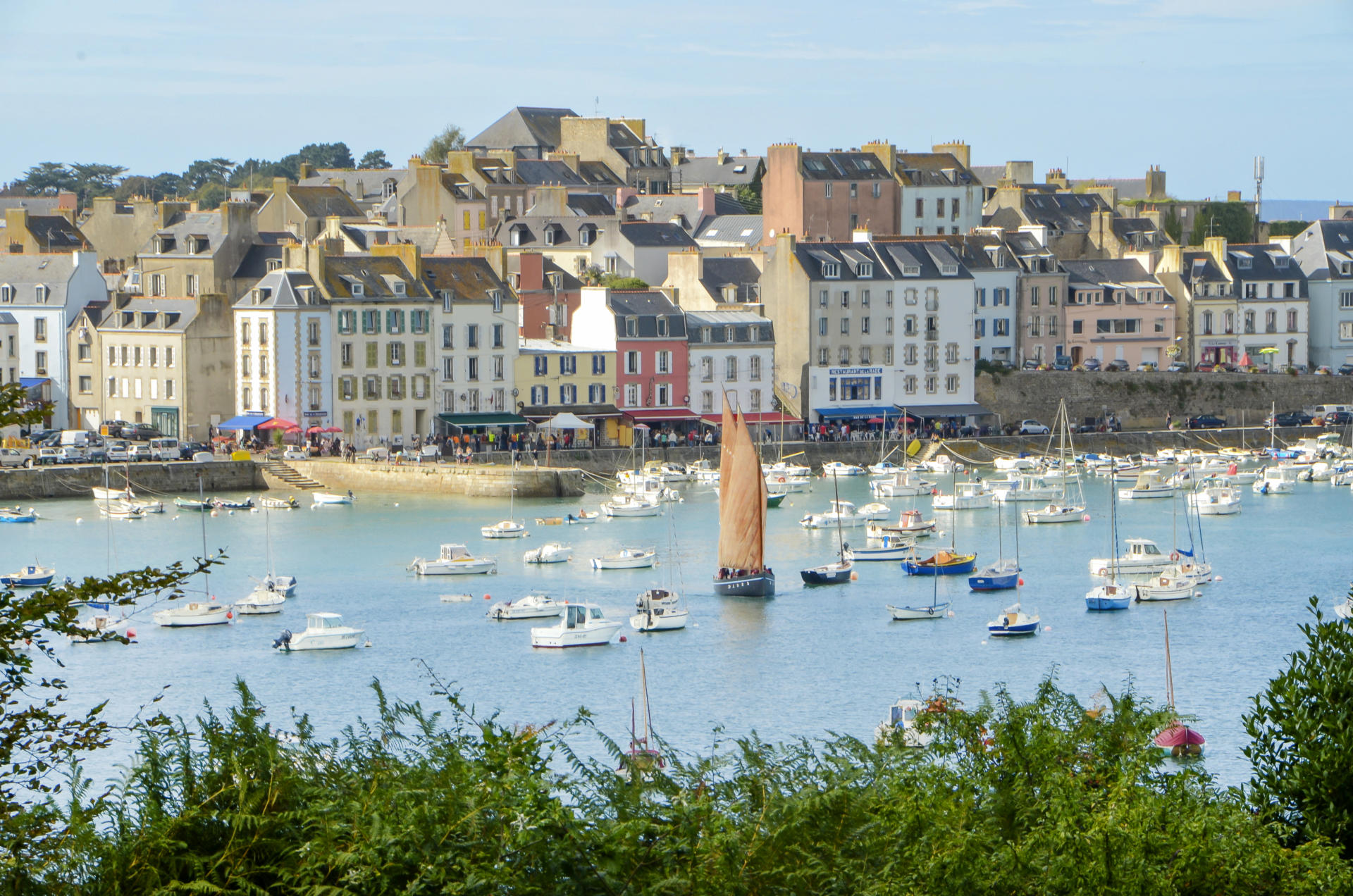 https://mdw-travel-data-us-east-1.s3.amazonaws.com/img/country/France/Douarnenez/img_01.jpg
