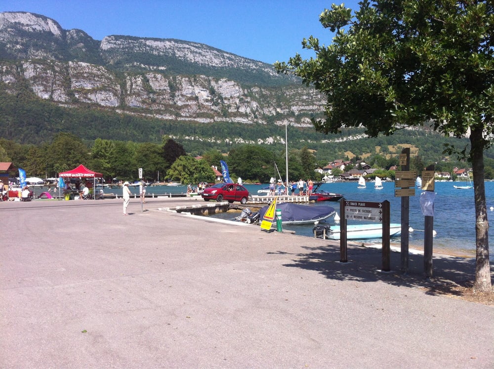 https://mdw-travel-data-us-east-1.s3.amazonaws.com/img/country/France/Doussard-Beach/img_04.jpg
