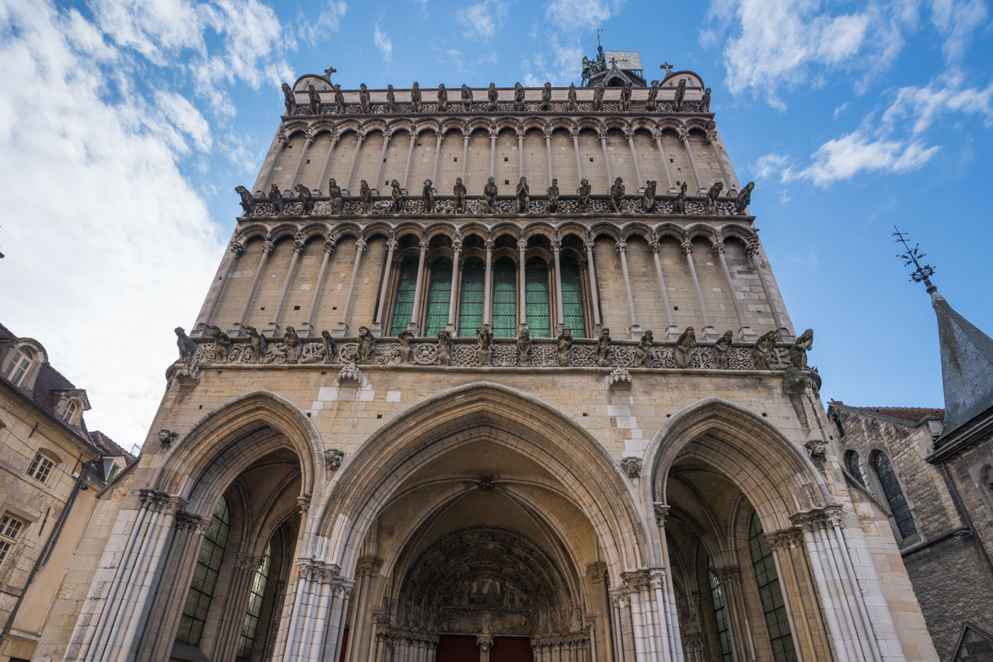 https://mdw-travel-data-us-east-1.s3.amazonaws.com/img/country/France/Eglise-Notre-Dame-de-Dijon/img_01.jpg