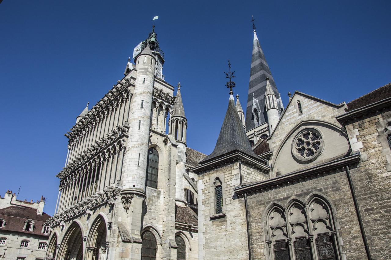 https://mdw-travel-data-us-east-1.s3.amazonaws.com/img/country/France/Eglise-Notre-Dame-de-Dijon/img_02.jpg