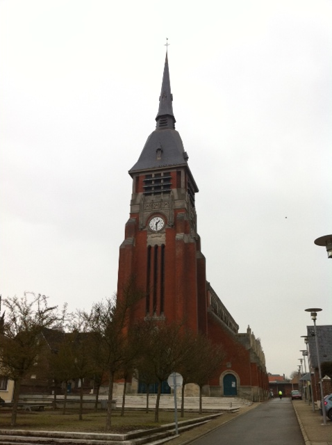 https://mdw-travel-data-us-east-1.s3.amazonaws.com/img/country/France/Eglise-Saint-Jean-Baptiste/img_03.jpg