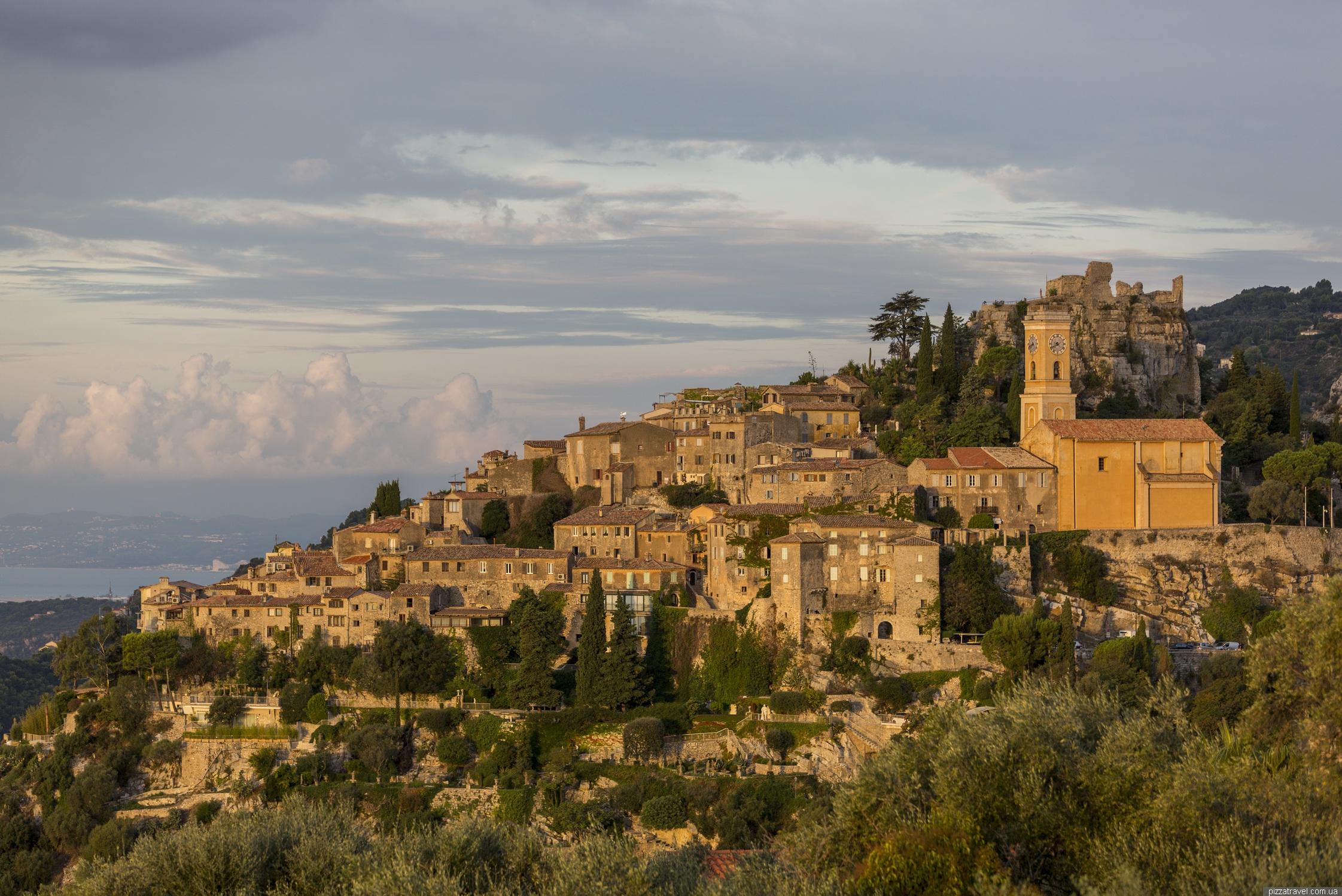 https://mdw-travel-data-us-east-1.s3.amazonaws.com/img/country/France/Eze-Village/img_00.jpg
