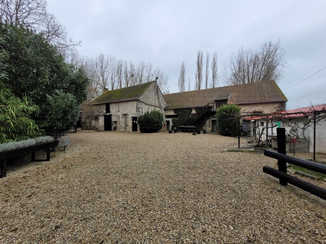 https://mdw-travel-data-us-east-1.s3.amazonaws.com/img/country/France/Ferme-pedagogique-Saint-Hilliers/img_03.jpg