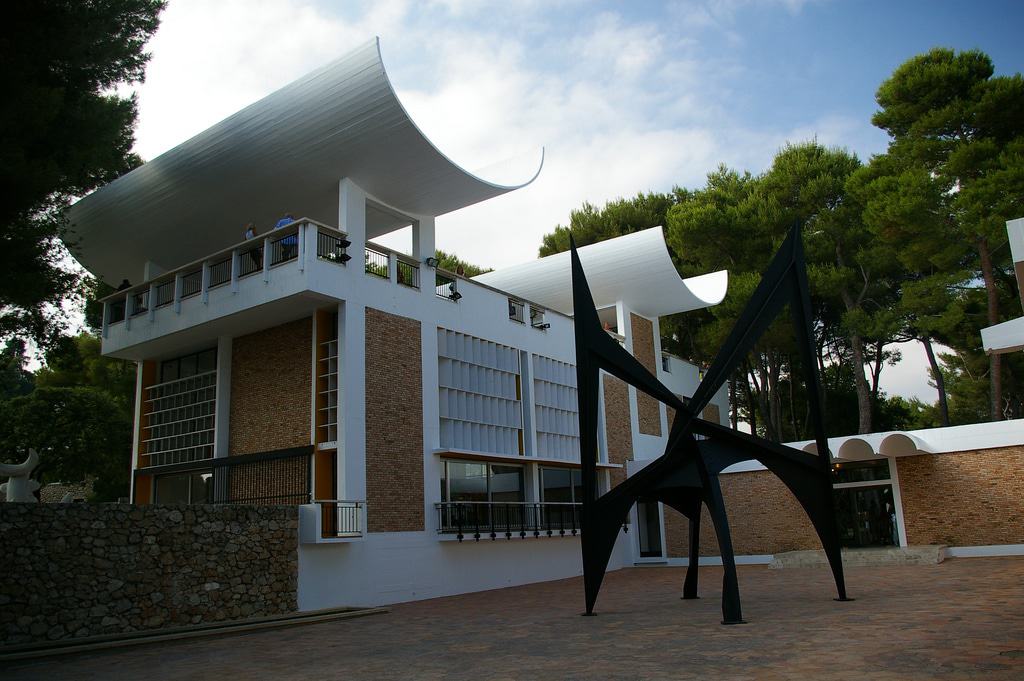 https://mdw-travel-data-us-east-1.s3.amazonaws.com/img/country/France/Fondation-Maeght/img_00.jpg