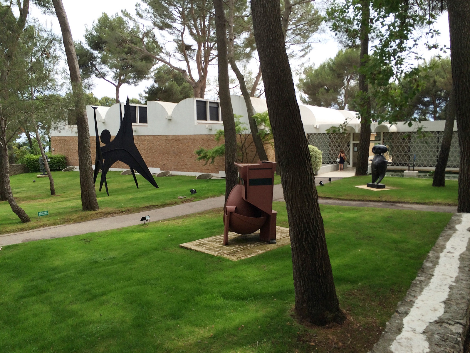 https://mdw-travel-data-us-east-1.s3.amazonaws.com/img/country/France/Fondation-Maeght/img_01.jpg