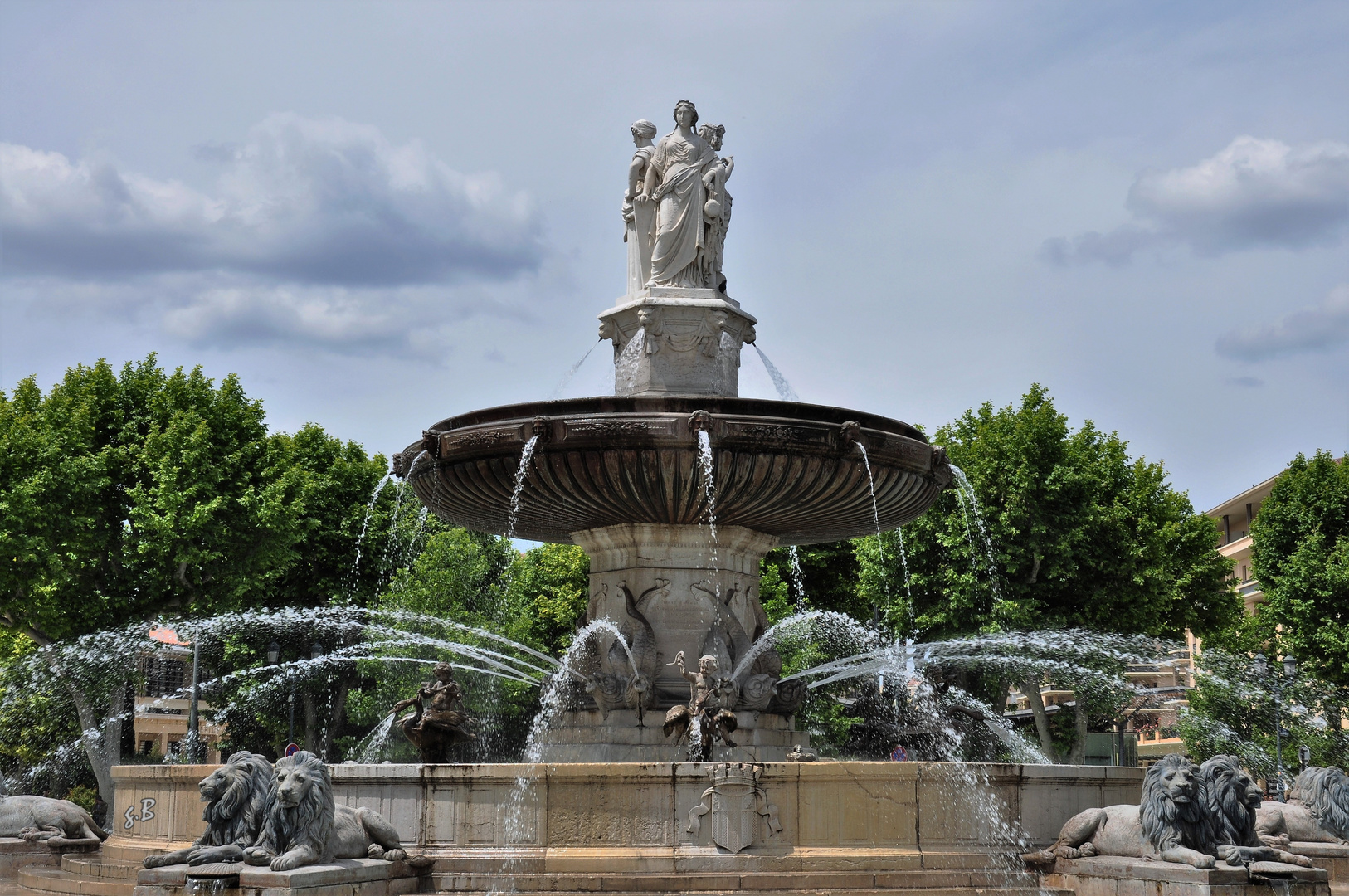 https://mdw-travel-data-us-east-1.s3.amazonaws.com/img/country/France/Fontaine-de-la-Rotonde/img_00.jpg
