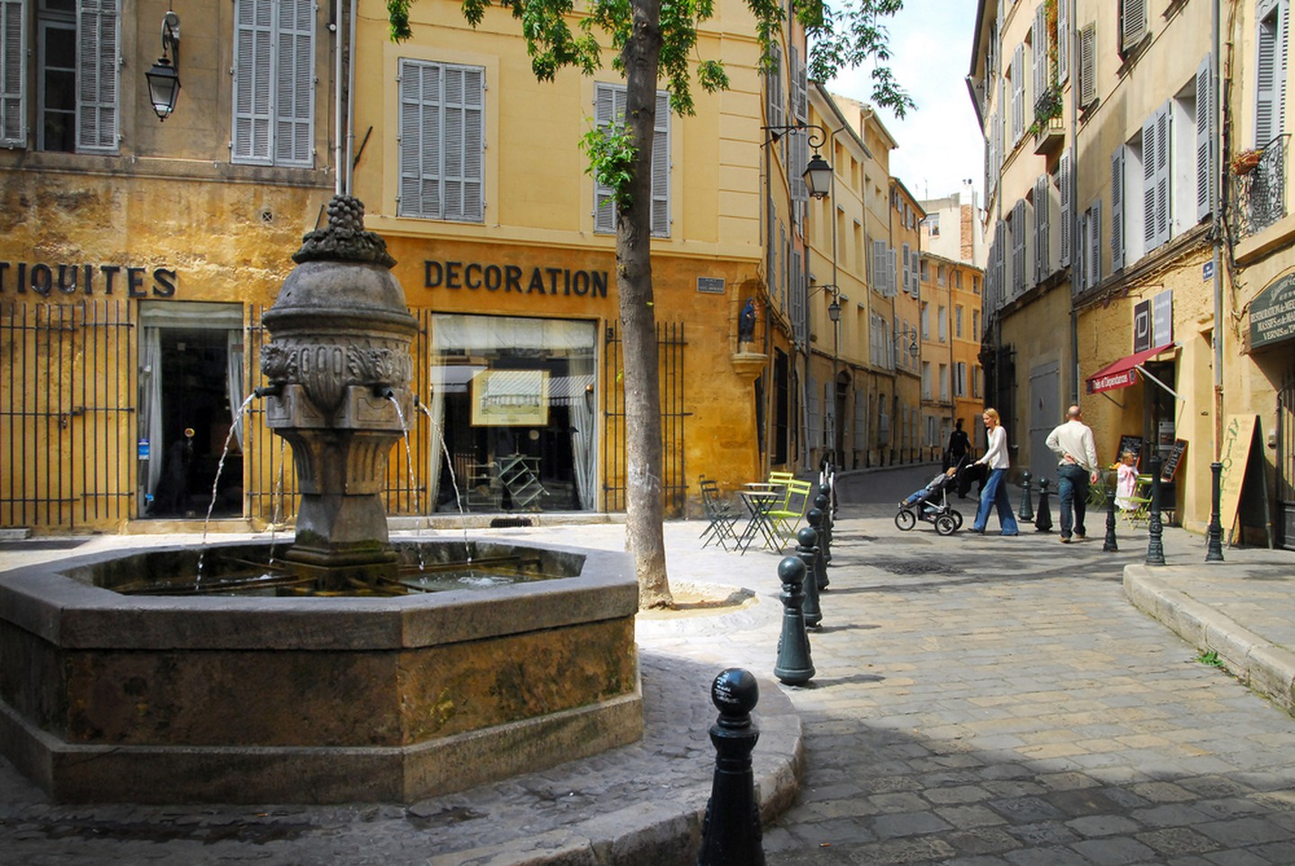 https://mdw-travel-data-us-east-1.s3.amazonaws.com/img/country/France/Fontaine-des-Trois-Ormeaux/img_03.jpg
