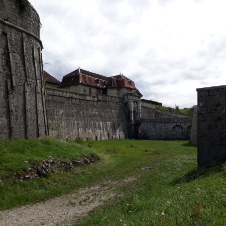 https://mdw-travel-data-us-east-1.s3.amazonaws.com/img/country/France/Fort-Barraux/img_01.jpg
