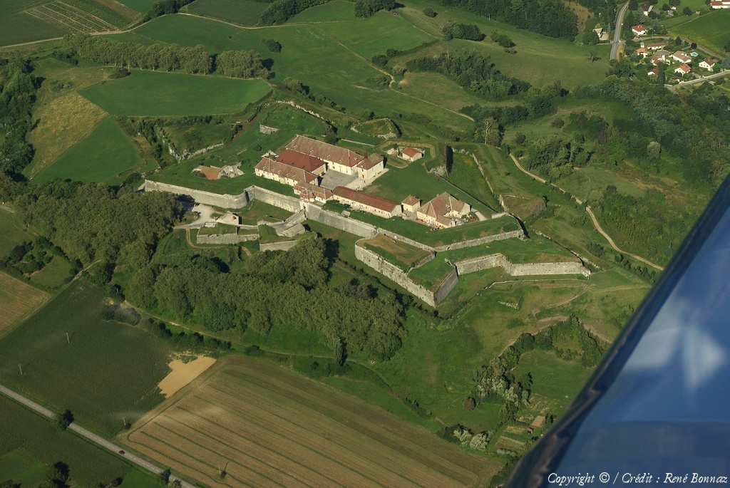 https://mdw-travel-data-us-east-1.s3.amazonaws.com/img/country/France/Fort-Barraux/img_02.jpg