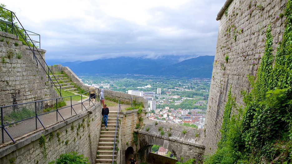 https://mdw-travel-data-us-east-1.s3.amazonaws.com/img/country/France/Fort-de-la-Bastille/img_02.jpg