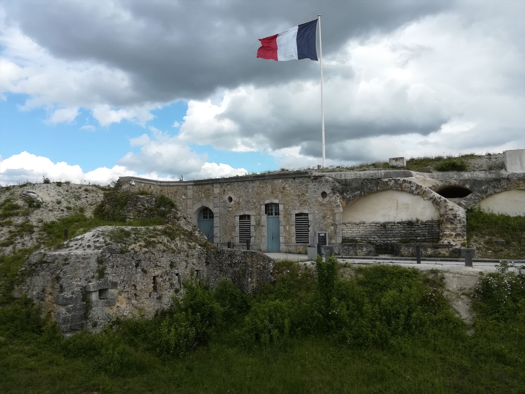 https://mdw-travel-data-us-east-1.s3.amazonaws.com/img/country/France/Fort-de-la-Pompelle/img_03.jpg
