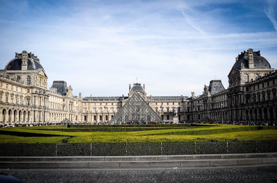 https://mdw-travel-data-us-east-1.s3.amazonaws.com/img/country/France/Galerie-du-Chateau/img_01.jpg