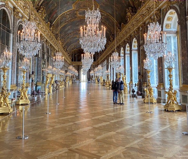 https://mdw-travel-data-us-east-1.s3.amazonaws.com/img/country/France/Galerie-du-Chateau/img_02.jpg