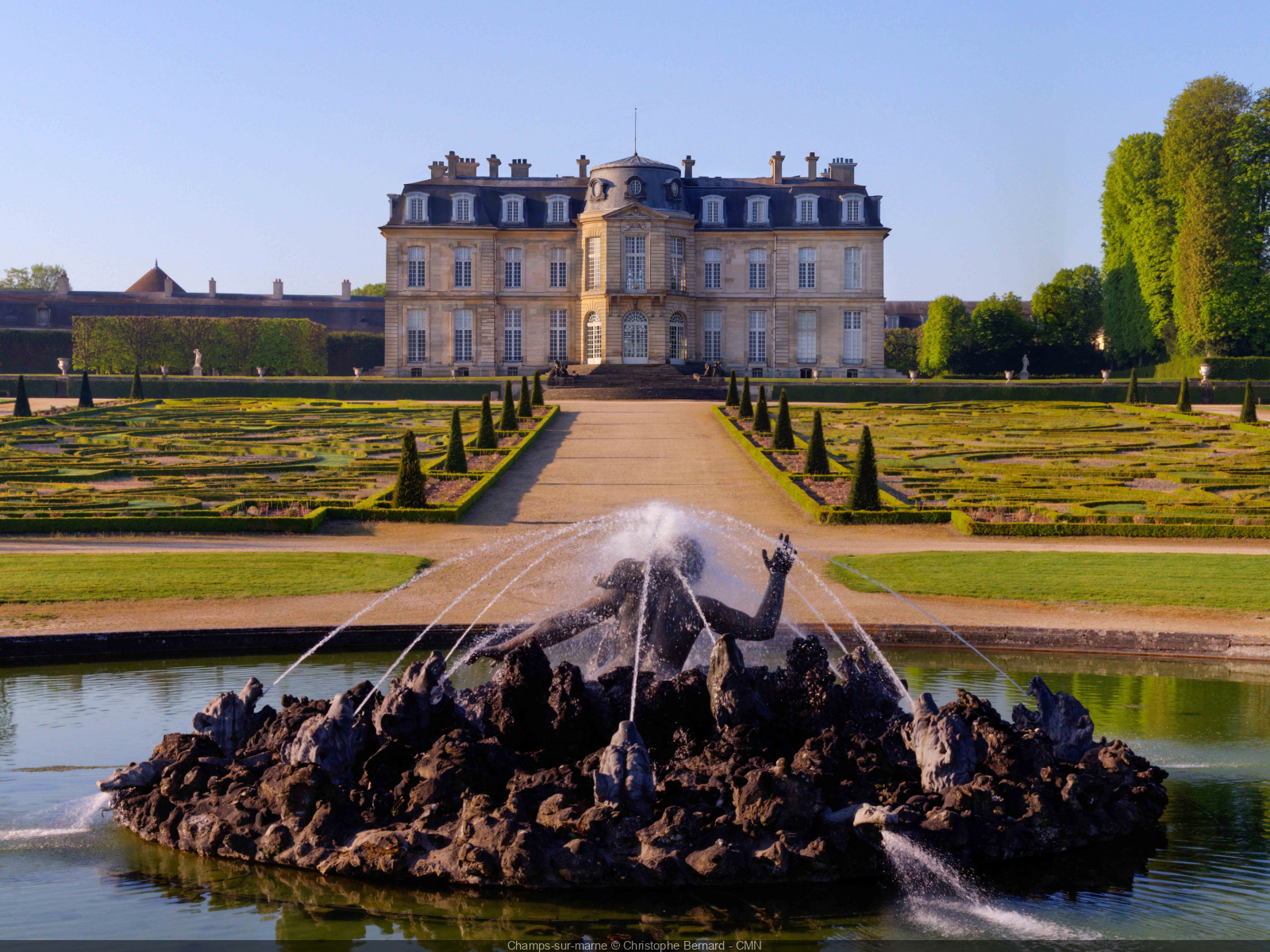 https://mdw-travel-data-us-east-1.s3.amazonaws.com/img/country/France/Gardens-of-the-Chateau-de-Champs-sur-Marne/img_01.jpg