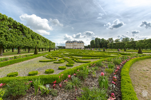 https://mdw-travel-data-us-east-1.s3.amazonaws.com/img/country/France/Gardens-of-the-Chateau-de-Champs-sur-Marne/img_02.jpg