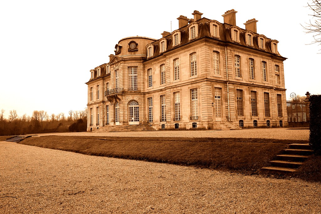 https://mdw-travel-data-us-east-1.s3.amazonaws.com/img/country/France/Gardens-of-the-Chateau-de-Champs-sur-Marne/img_03.jpg