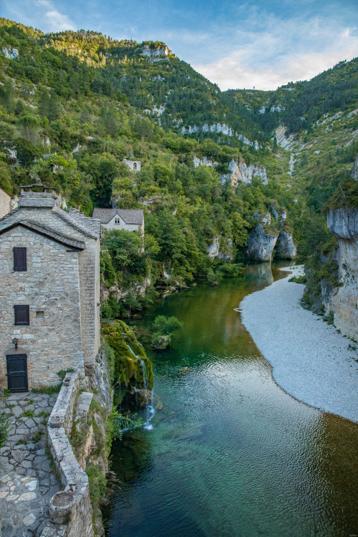 https://mdw-travel-data-us-east-1.s3.amazonaws.com/img/country/France/Gorges-du-Tarn/img_03.jpg