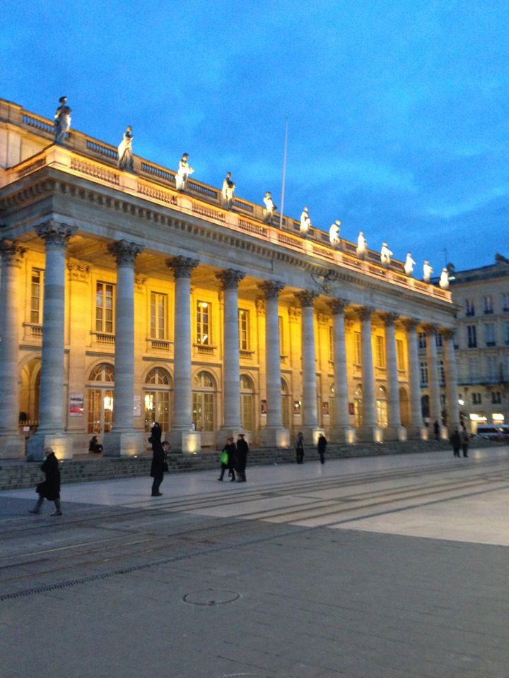 https://mdw-travel-data-us-east-1.s3.amazonaws.com/img/country/France/Grand-Theatre-de-Bordeaux/img_03.jpg
