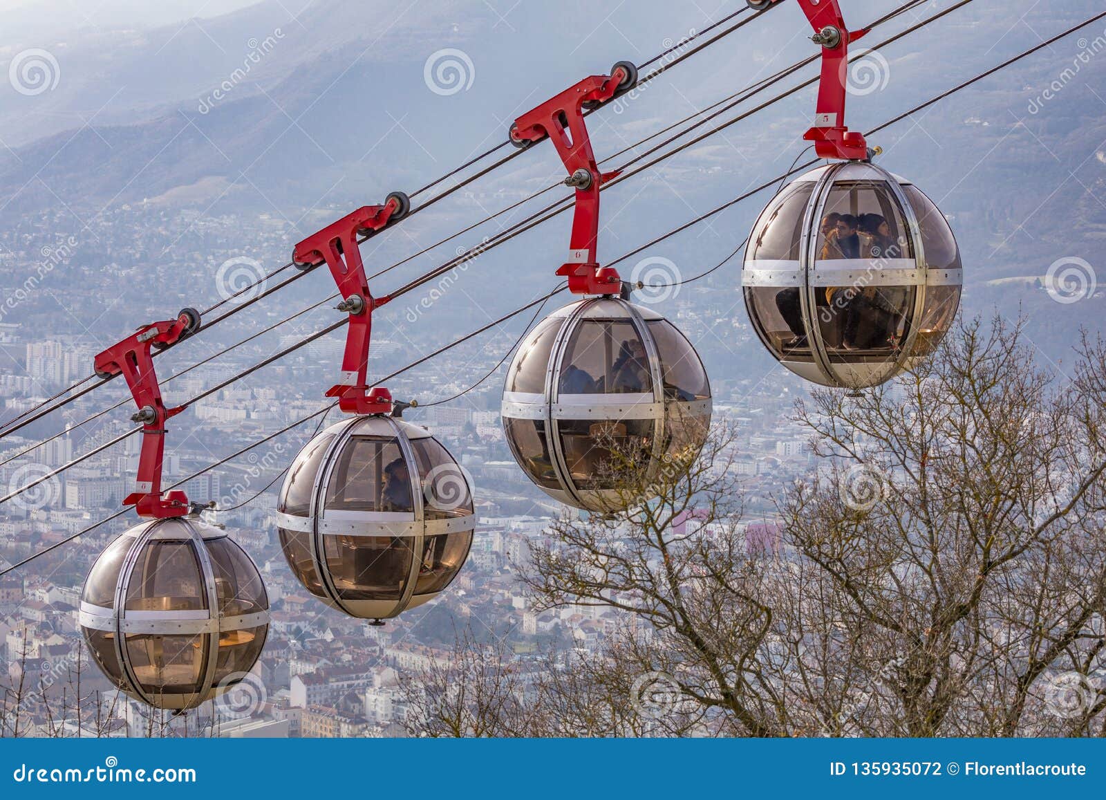 https://mdw-travel-data-us-east-1.s3.amazonaws.com/img/country/France/Grenoble-Bastille-Cable-Car/img_01.jpg