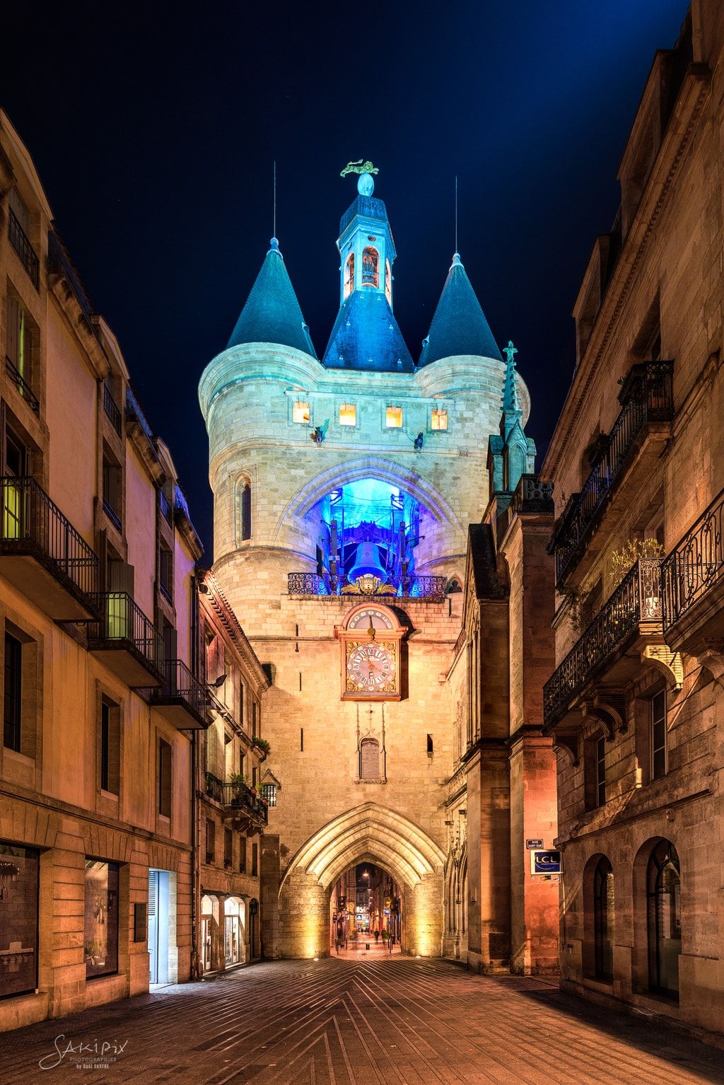 https://mdw-travel-data-us-east-1.s3.amazonaws.com/img/country/France/Grosse-Cloche-de-Bordeaux/img_01.jpg