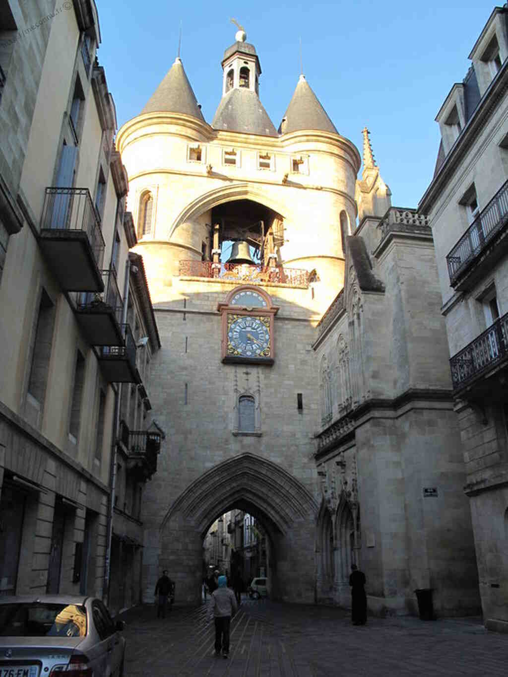 https://mdw-travel-data-us-east-1.s3.amazonaws.com/img/country/France/Grosse-Cloche-de-Bordeaux/img_05.jpg