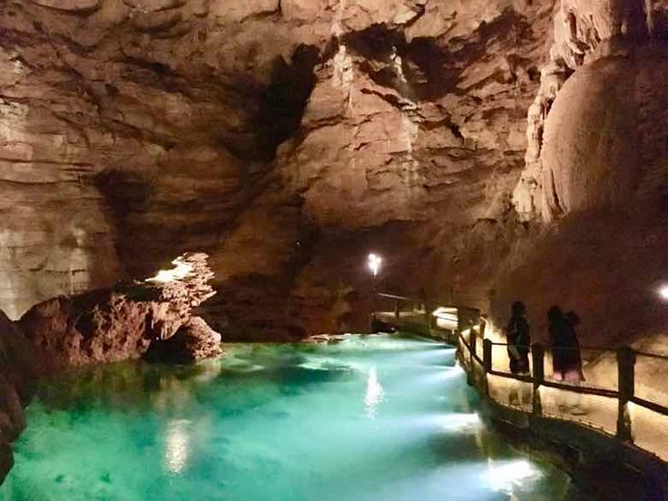 https://mdw-travel-data-us-east-1.s3.amazonaws.com/img/country/France/Grotte-de-Padirac/img_02.jpg