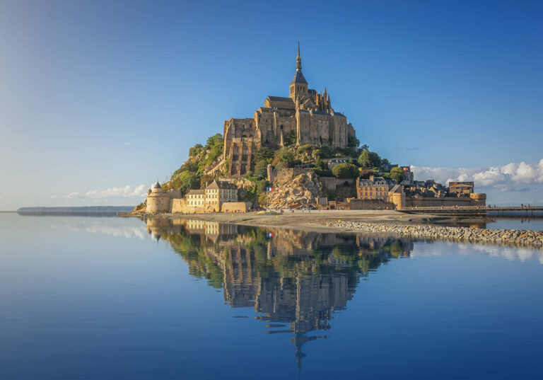 https://mdw-travel-data-us-east-1.s3.amazonaws.com/img/country/France/Historical-Center/img_03.jpg