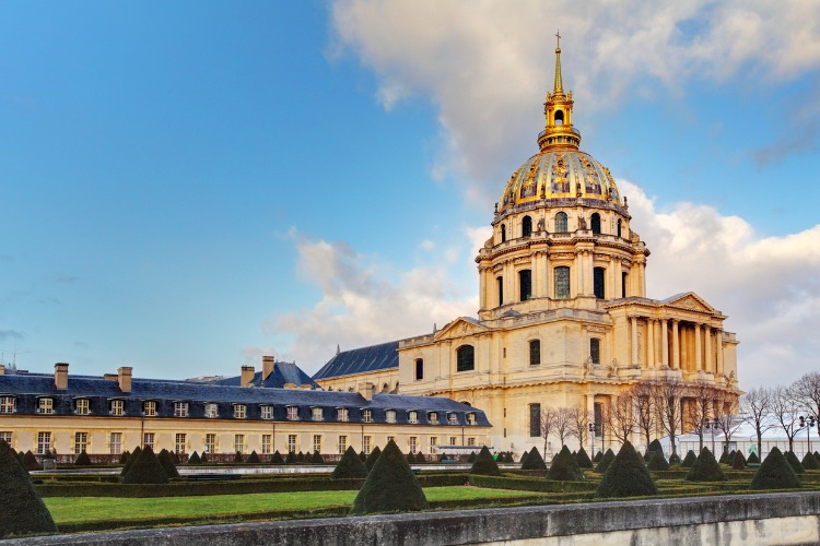 https://mdw-travel-data-us-east-1.s3.amazonaws.com/img/country/France/Historical-Center/img_04.jpg