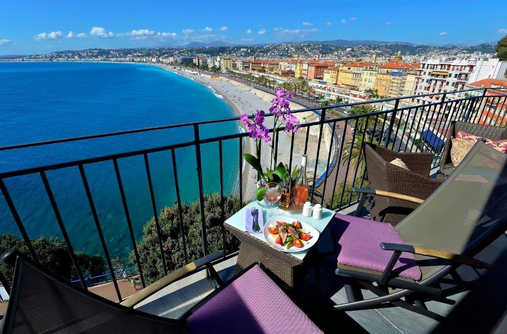https://mdw-travel-data-us-east-1.s3.amazonaws.com/img/country/France/Hotel-dEurope/img_03.jpg