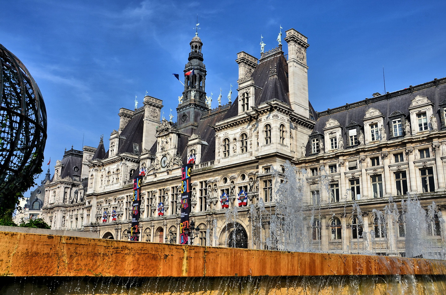 https://mdw-travel-data-us-east-1.s3.amazonaws.com/img/country/France/Hotel-de-Ville/img_01.jpg