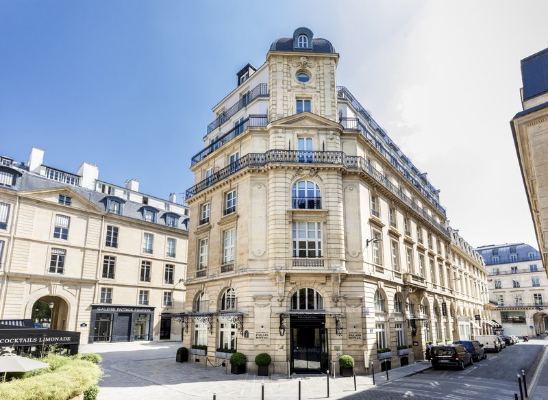 https://mdw-travel-data-us-east-1.s3.amazonaws.com/img/country/France/Hotel-du-Palais/img_01.jpg