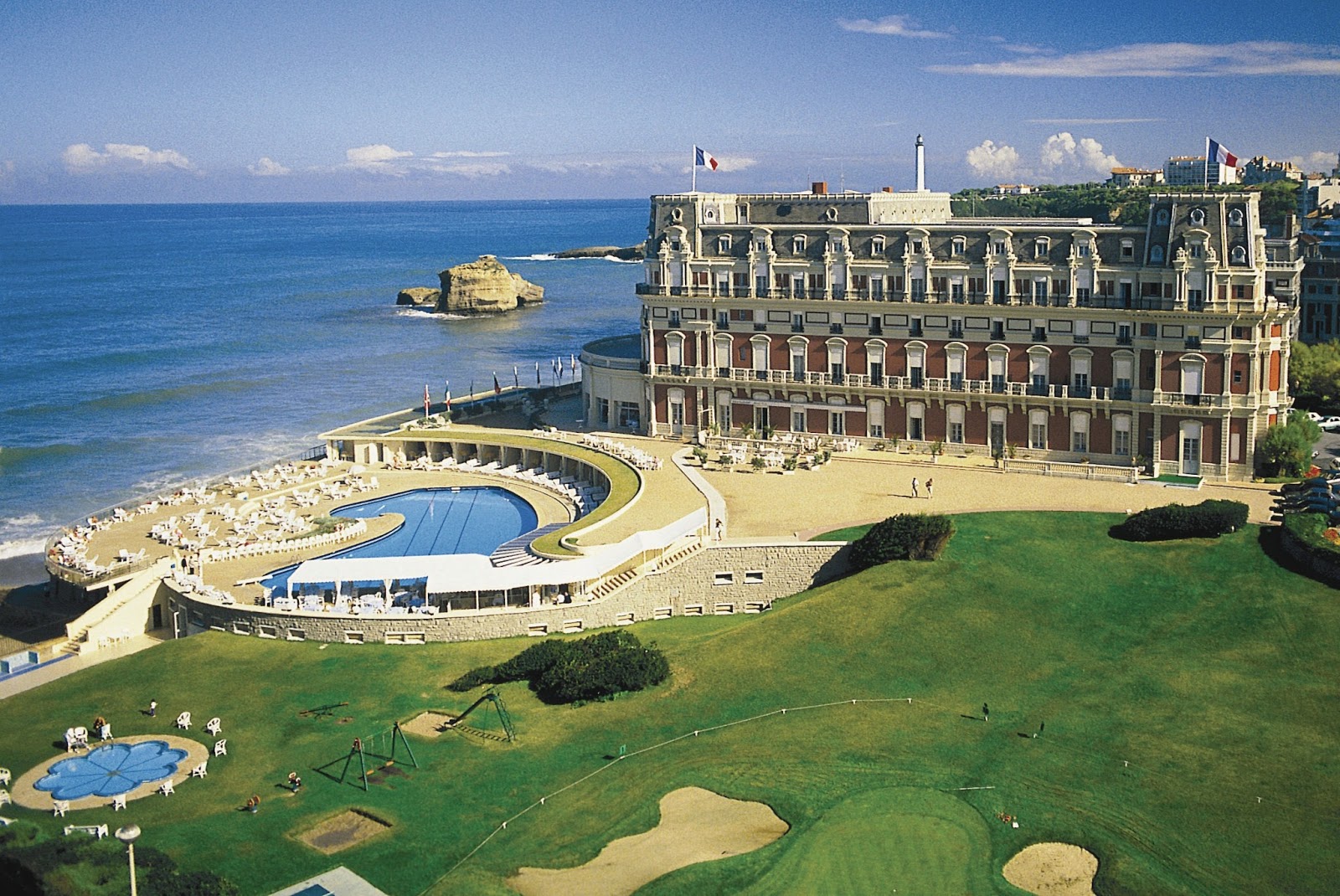 https://mdw-travel-data-us-east-1.s3.amazonaws.com/img/country/France/Hotel-du-Palais/img_03.jpg