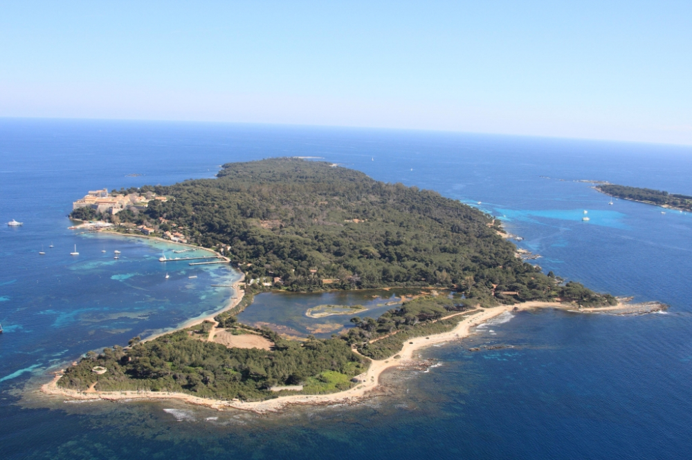 https://mdw-travel-data-us-east-1.s3.amazonaws.com/img/country/France/Ile-Sainte-Marguerite/img_04.jpg