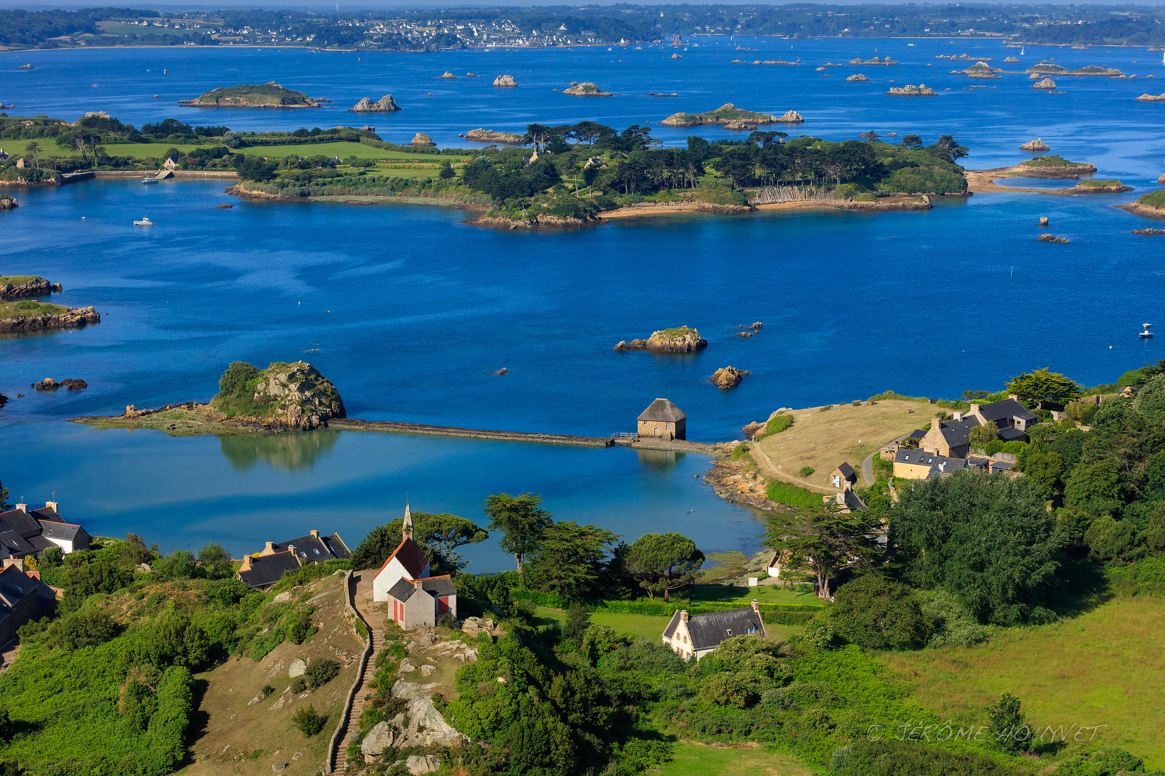 https://mdw-travel-data-us-east-1.s3.amazonaws.com/img/country/France/Ile-de-Brehat/img_02.jpg