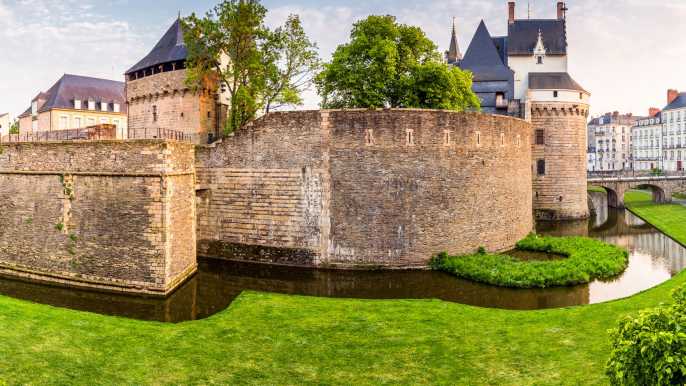 https://mdw-travel-data-us-east-1.s3.amazonaws.com/img/country/France/Ile-de-Nantes/img_01.jpg