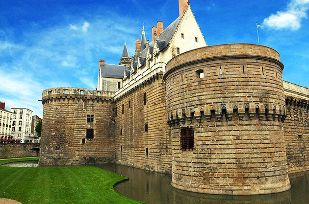 https://mdw-travel-data-us-east-1.s3.amazonaws.com/img/country/France/Ile-de-Nantes/img_02.jpg