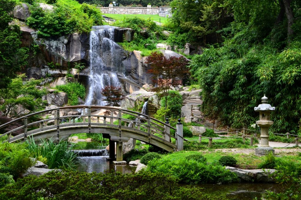 https://mdw-travel-data-us-east-1.s3.amazonaws.com/img/country/France/Jardin-Japonais/img_03.jpg