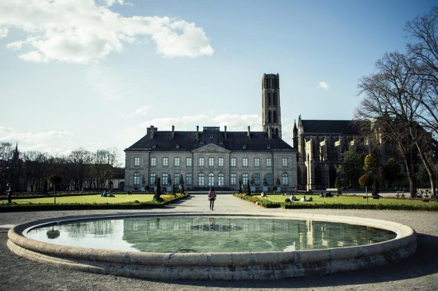 https://mdw-travel-data-us-east-1.s3.amazonaws.com/img/country/France/Jardin-de-lEveche/img_01.jpg