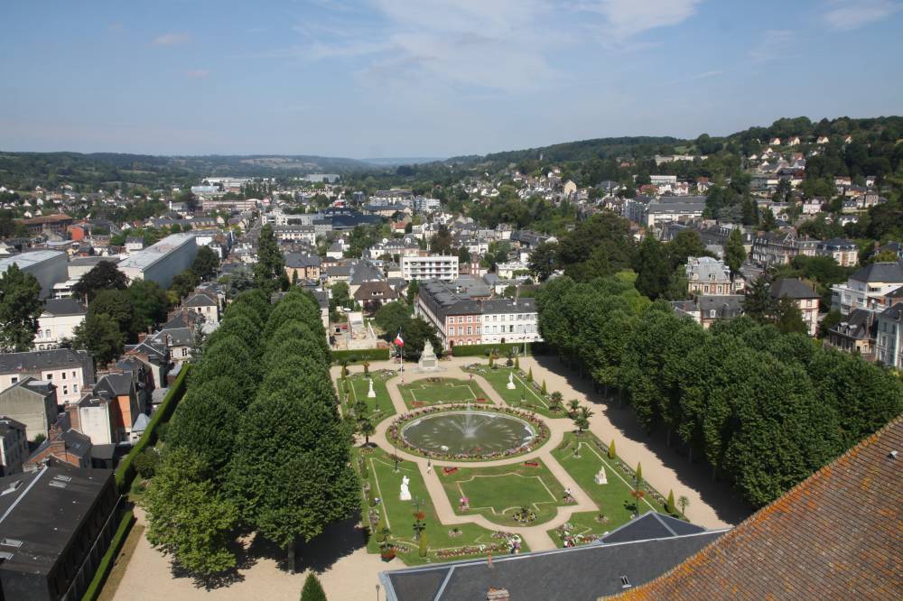 https://mdw-travel-data-us-east-1.s3.amazonaws.com/img/country/France/Jardin-de-lEveche/img_03.jpg