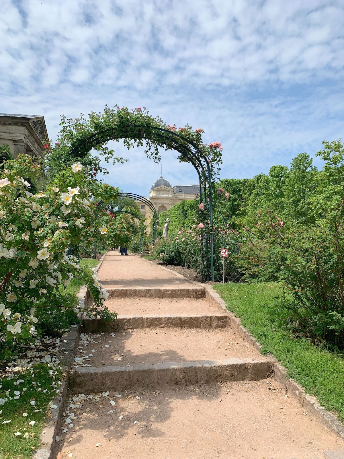 https://mdw-travel-data-us-east-1.s3.amazonaws.com/img/country/France/Jardin-des-Plantes/img_03.jpg
