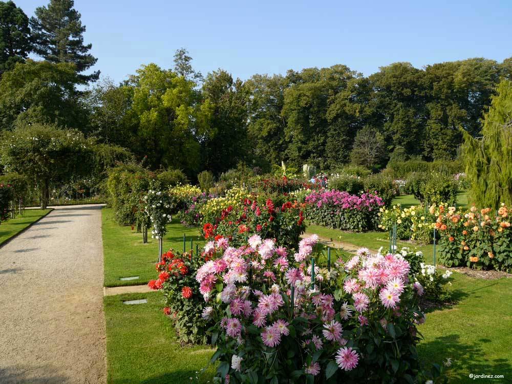 https://mdw-travel-data-us-east-1.s3.amazonaws.com/img/country/France/Jardin-du-Thabor/img_01.jpg