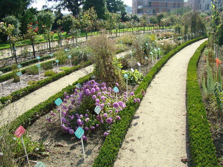 https://mdw-travel-data-us-east-1.s3.amazonaws.com/img/country/France/Jardin-du-Thabor/img_04.jpg