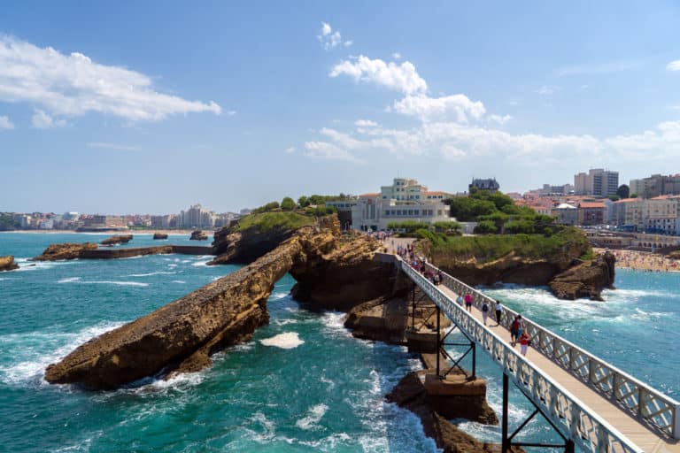 https://mdw-travel-data-us-east-1.s3.amazonaws.com/img/country/France/Jardin-public-de-Biarritz/img_02.jpg