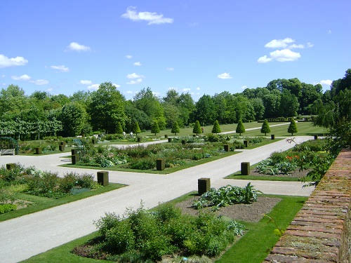 https://mdw-travel-data-us-east-1.s3.amazonaws.com/img/country/France/Jardins-de-lEurope/img_03.jpg