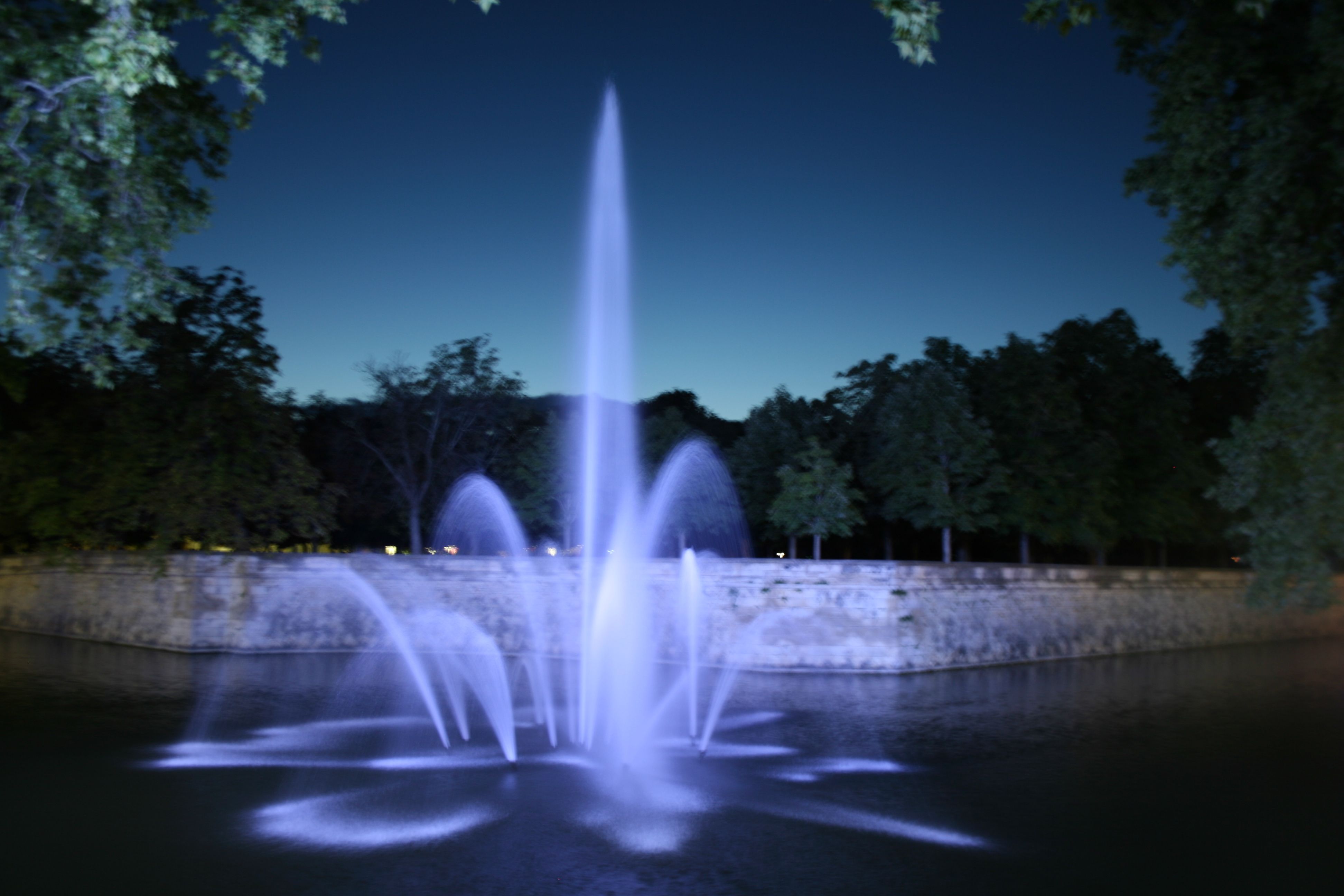 https://mdw-travel-data-us-east-1.s3.amazonaws.com/img/country/France/Jardins-de-la-Fontaine/img_02.jpg